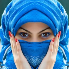 美甲美女戴着蓝色头巾的女人图片