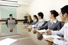 企业文化正在会议研究的商务团队图片