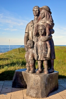 家庭人物雕像