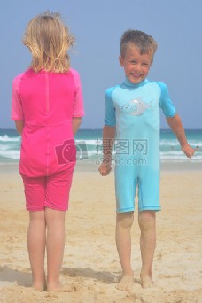 沙滩上的孩子