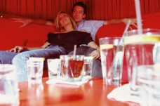 娱乐酒吧酒吧娱乐的情侣图片