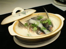 银峰砂锅鱼头图片