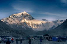 雪山西藏珠穆朗玛峰图片