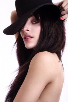 戴帽子的时尚女人图片