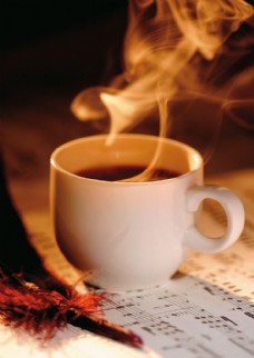 咖啡杯乐谱上一杯热咖啡图片