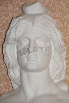 大师的玛丽安雕像