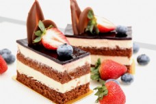 草莓方形蛋糕图片