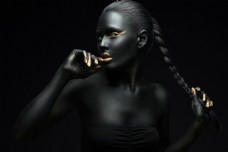 特色黑色美女模特图片