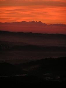 远山日出霞光图片