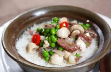 蚝油牛肉蘑菇煲仔饭图片