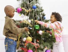 儿童圣诞装扮圣诞树的儿童图片