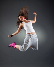运动跃动跳跃的运动美女图片