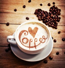 咖啡杯心形咖啡豆与咖啡图片