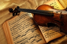 小提琴加琴谱图片