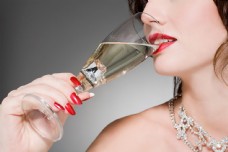 美甲美女喝香槟的性感美女图片