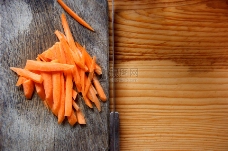 健康饮食切成丝的胡萝卜