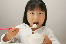 诱人美食吃白米饭的儿童图片