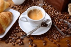 咖啡杯面包咖啡豆与咖啡图片