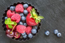 草莓蓝莓树莓图片