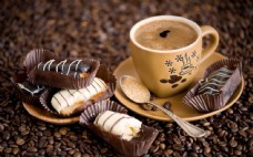 咖啡杯巧克力与咖啡图片