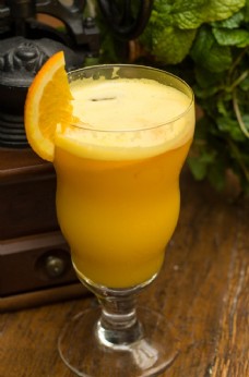 鲜榨芒果橙汁